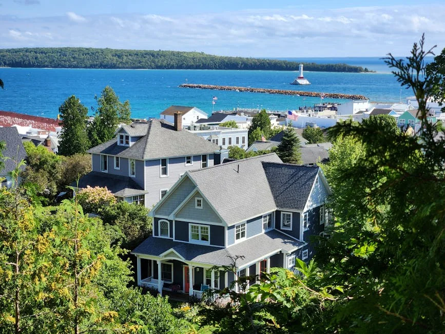 Downtown Harbor District neighborhood in Mackinac Island