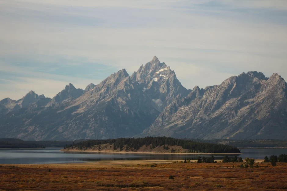 Jackson Lake Lodge and Signal Mountain neighborhood in Teton National Park
